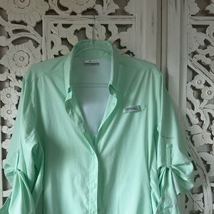 Worn Once Columbia Women’s shirt, beautiful cool color Size XL